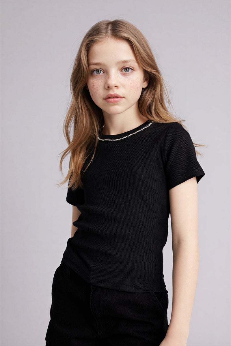 ديفاكتو تيشيرت بناتي نص كم مضلع بياقة مستديرة - Image 3